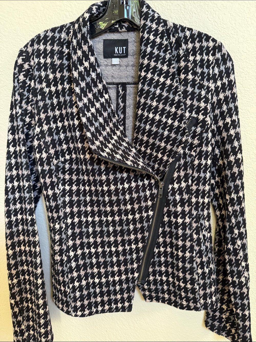 Kut from the Kloth Black & Beige Houndstooth Moto Blazer
